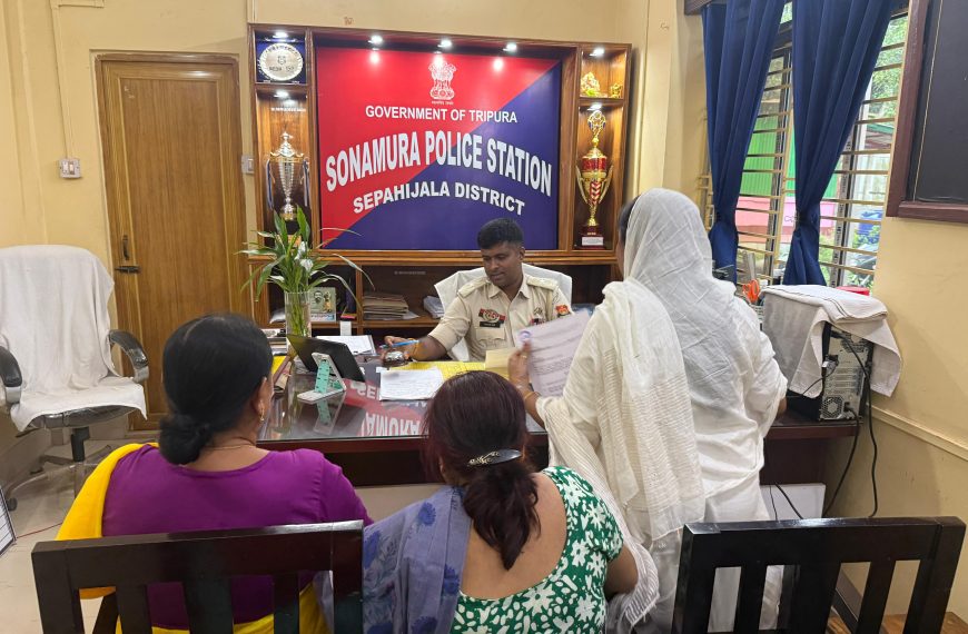 কিশোরী ধর্ষণ ও খুনের ঘটনায় দোষীদের দৃষ্টান্তমূলক শাস্তির দাবিতে সোনামুড়া থানায় মহিলা কংগ্রেসের ডেপুটেশন
