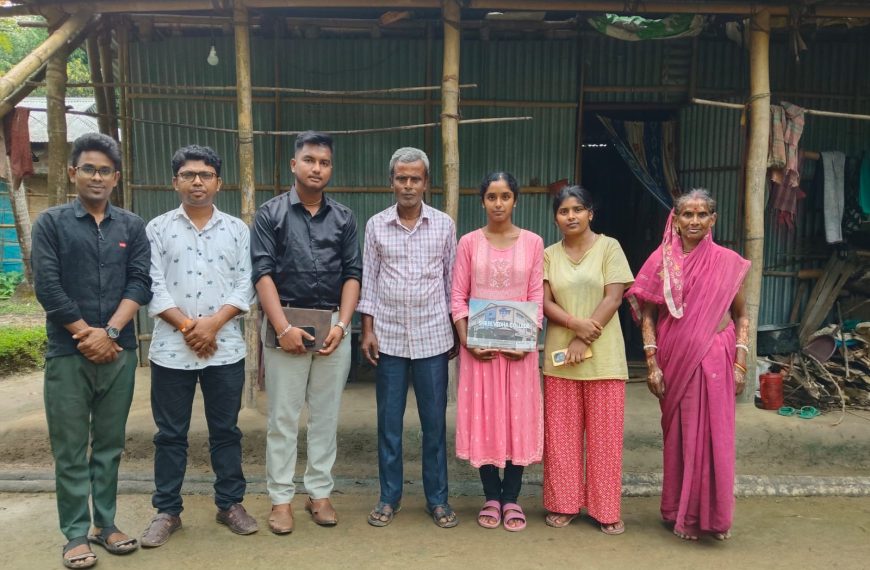সংবাদ প্রকাশের পর মেধাবী ছাত্রী বেবি পালের পাশে ব্যাঙ্গালোরের শিক্ষা প্রতিষ্ঠান
