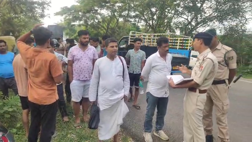 মাতাবাড়ি থেকে ফেরার পথে ভয়াবহ দুর্ঘটনায় অক্ষত একই পরিবারের তিন সদস্য