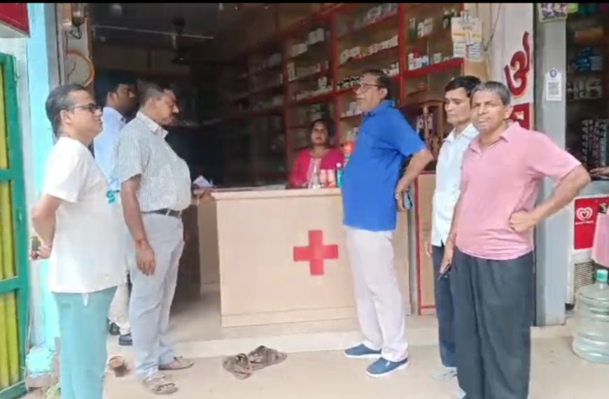 দেশব্যাপী ঔষধের দোকান বন্ধের প্রভাব পড়ল না আগরতলায়, খোলা থাকল অধিকাংশ দোকান