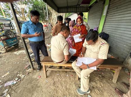 অবৈধ অনুপ্রবেশকারীদের জন্য হোল্ডিং সেন্টারে খাবার, থাকার ও চিকিৎসার ব্যবস্থা পশ্চিমবঙ্গ সরকারের