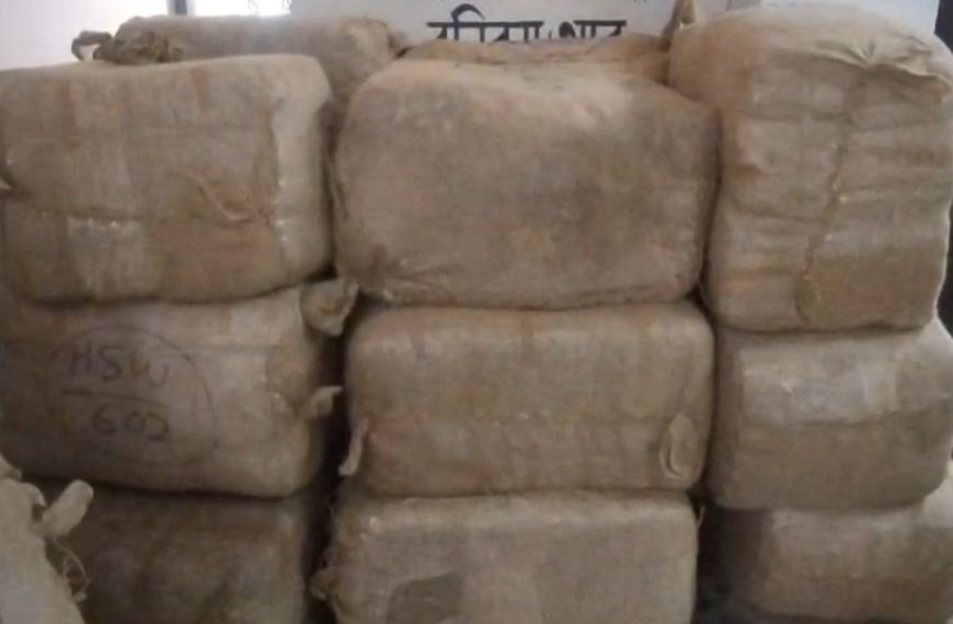 বিলোনিয়ায় পুলিশের জালে পাচারচক্র, উদ্ধার পাঁচ লক্ষাধিক টাকার শাড়ি