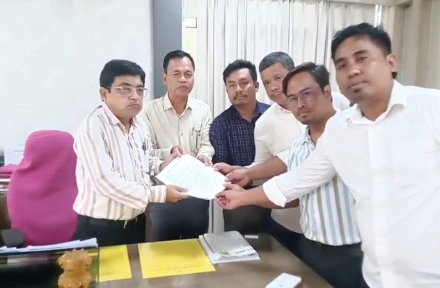 বিভেদমূলক সার্কুলার প্রত্যাহারের দাবিতে পূর্ত দফতরের চিফ ইঞ্জিনিয়ারের কাছে তিপ্রামথার ডেপুটেশন