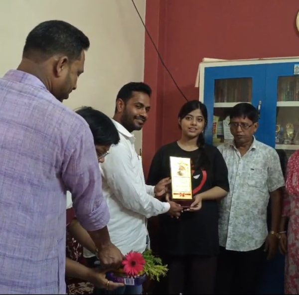 কৃতী ছাত্র-ছাত্রীদের সংবর্ধনা দিল ডিওয়াইএফআই যোগেন্দ্রনগর অঞ্চল কমিটি