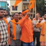 ঈদে গোমাতা বলি রুখতে পশ্চিম জেলায় বিশ্ব হিন্দু পরিষদ ও বজরং দলের বিক্ষোভ মিছিল