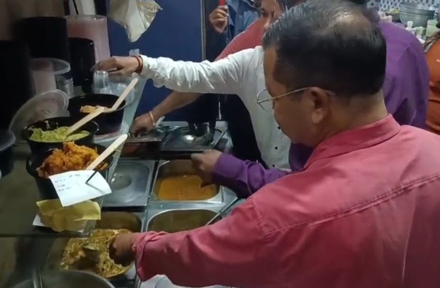 আগরতলায় খাবারের দোকানে স্বাস্থ্য দফতরের অভিযান, মিলল একাধিক অনিয়ম