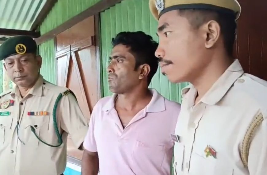 জাল নোট ও নেশার ট্যাবলেট সহ গ্রেফতার শিক্ষক, চাঞ্চল্য খোয়াইয়ে