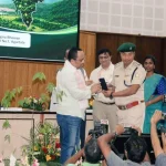 বন দপ্তরের উদ্যোগে ‘ এফআইজিএস’ প্ল্যাটফর্ম চালু, সরেজমিনে পর্যবেক্ষণ জোরদারে ৩০০ মোবাইল ডিভাইস বিতরণ
