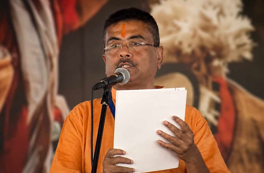 পাঁচ মন্ত্রি নিয়ে পশ্চিমবঙ্গে প্রথম বিজেপি সরকারের মুখ্যমন্ত্রী পদে শপথ নিলেন শুভেন্দু অধিকারী