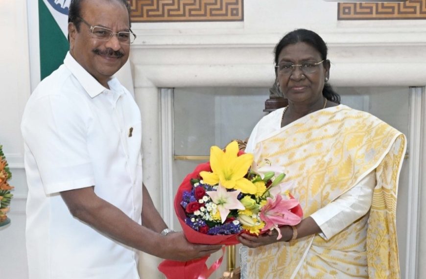 রাষ্ট্রপতি ভবনে রাষ্ট্রপতির সঙ্গে রাজ্যপালের সাক্ষাৎ