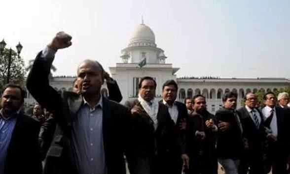 বাংলাদেশে বার নির্বাচন ঘিরে উত্তেজনা: চট্টগ্রামে আওয়ামীপন্থী আইনজীবীদের বাধা ও হেনস্থার অভিযোগ