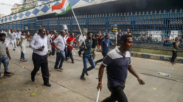 বিজয় মিছিলে জেসিবি ব্যবহার নয়, ভাড়া দিলে মালিকদের বিরুদ্ধে ব্যবস্থা: কলকাতা পুলিশ কমিশনার