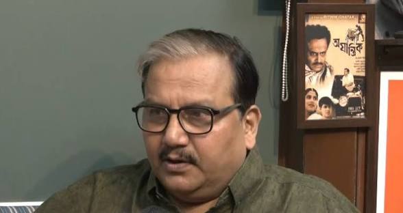 বাংলায় হিংসার পরিবেশ বন্ধ করাই হওয়া উচিত প্রথম অগ্রাধিকার: বিজেপির প্রথম মুখ্যমন্ত্রী হিসেবে অধিকারীর শপথে মনোজ ঝা