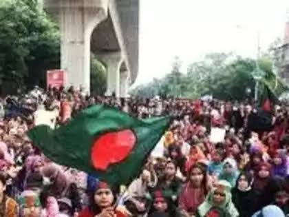 বাংলাদেশে জুলাই আন্দোলন ঘিরে ‘ভুয়ো ও সাজানো’ মামলার অভিযোগ, উদ্বেগ প্রকাশ আওয়ামী লীগের