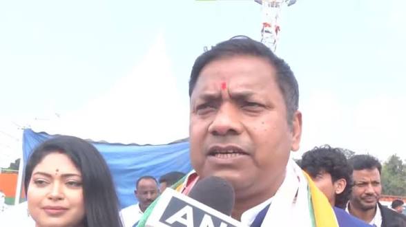 বাম নেতা তপন দাসের বাড়িতে হামলা, ছুটে গেলেন বিরোধী দলনেতা