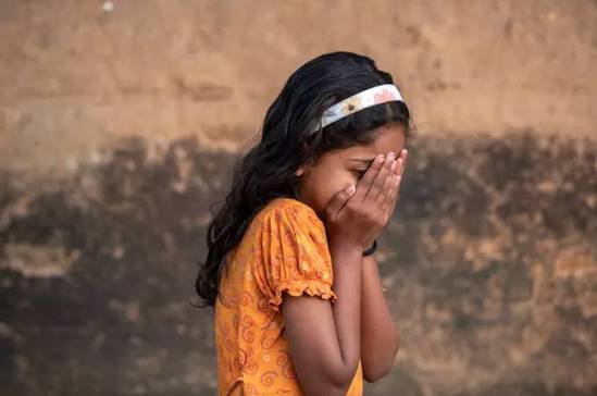 বাংলাদেশে পরিচিতজনদের হাতেই বাড়ছে শিশু নির্যাতন, উদ্বেগজনক তথ্য রিপোর্টে