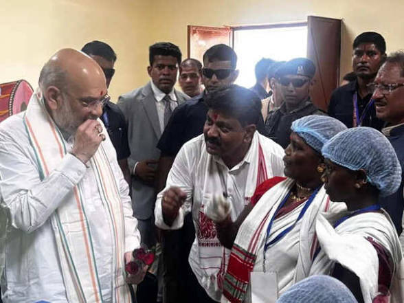 বাস্তারে জনসেবাকেন্দ্রের উদ্বোধন অমিত শাহের, শহিদ জওয়ানদের প্রতি শ্রদ্ধা নিবেদন
