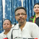 মুখ্যমন্ত্রী শুভেন্দু অধিকারীর বৈঠকে যোগ দেওয়ার পর কলকাতার মেয়র পদ থেকে ইস্তফা ফিরহাদ হাকিমের