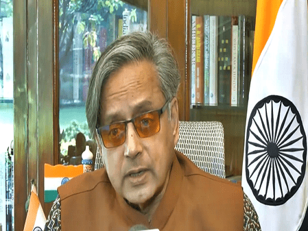তৃণমূলে ভাঙন নীতিহীন রাজনীতির প্রতিফলন : শশী থারুর