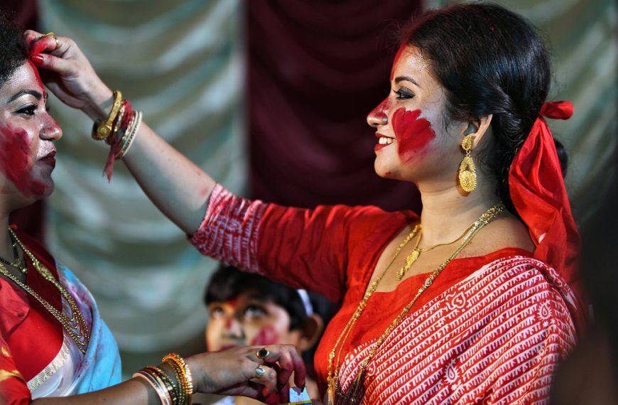 অম্বুবাচী উপলক্ষে লক্ষ্মীনারায়ণ বাড়ী মন্দিরে ভক্তদের ঢল, সিঁদুর খেলায় মাতলেন মহিলারা