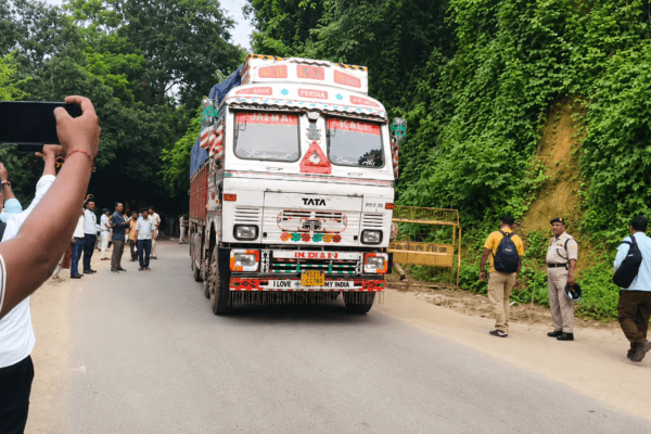 রাজ্য সরকারের আশ্বাসে অনির্দিষ্টকালের ধর্মঘট প্রত্যাহার, স্বাভাবিক হচ্ছে জনজীবন