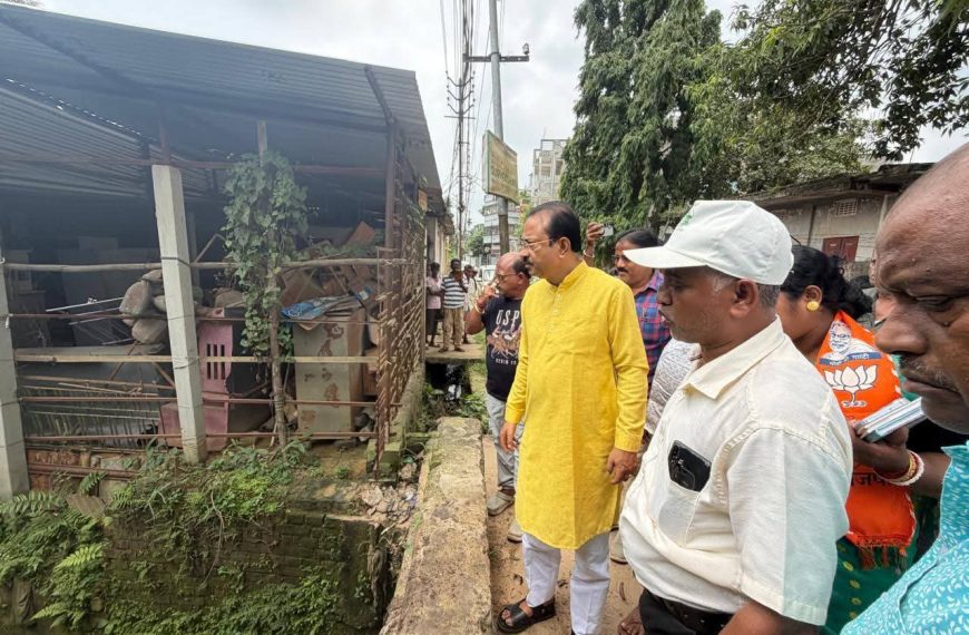বিদ্যাসাগর এলাকায় জলাবদ্ধতা সমস্যা সমাধানে স্থায়ী সমাধানের আশ্বাস সাংসদ রাজীব ভট্টাচার্যের