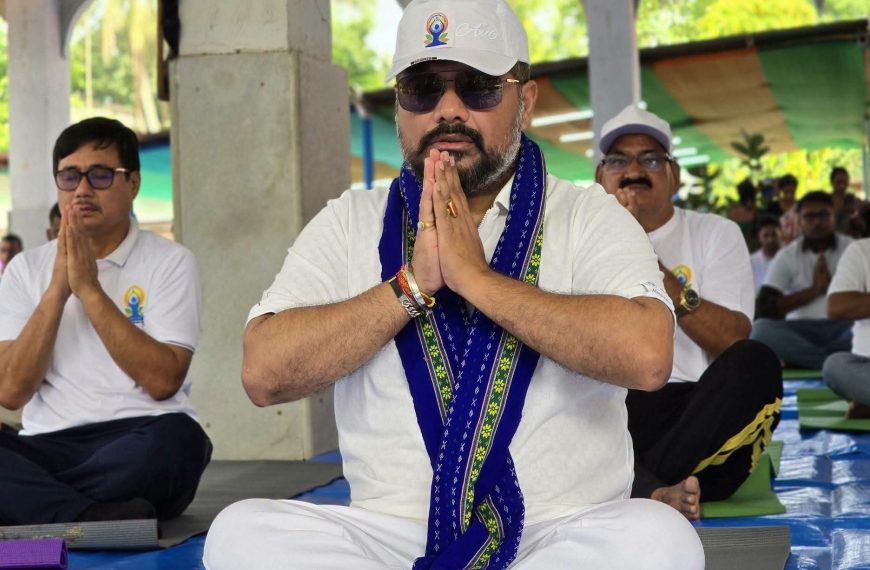 খোয়াইয়ে আন্তর্জাতিক যোগ দিবস পালিত, যোগাভ্যাসে শামিল মন্ত্রী সুশান্ত চৌধুরী