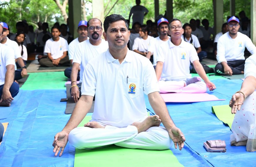 ‘স্বাস্থ্যই সর্বশ্রেষ্ঠ সম্পদ’—আন্তর্জাতিক যোগ দিবসে বার্তা মন্ত্রী সুধাংশু দাসের