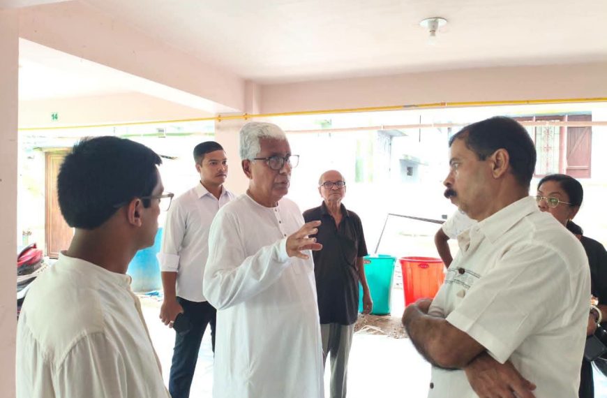 রামনগর বিস্ফোরণস্থল পরিদর্শনে মানিক সরকার, মৃত শুভ্রজিতের পরিবারের সঙ্গে সাক্ষাৎ