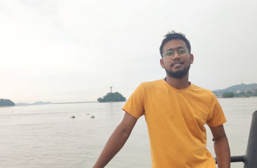 যুবকের রহস্যময় মৃত্যুর তদন্তে নীরবতা ঘিরে বাড়ছে ক্ষোভ, কান্নায় ভেঙে পড়লেন মা