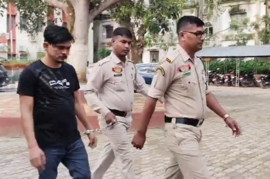 ৫৬০ কেজিরও বেশি গাঁজা পাচার মামলায় অভিযুক্তের ১০ বছরের কারাদণ্ডের নির্দেশ