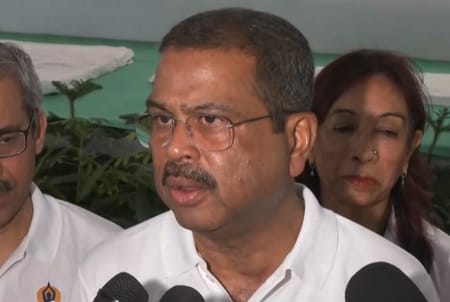 নিট-ইউজি পুনঃপরীক্ষার আগে কড়া বার্তা ধর্মেন্দ্র প্রধানের, পরীক্ষার্থীদের নির্ভয়ে পরীক্ষা দেওয়ার আহ্বান