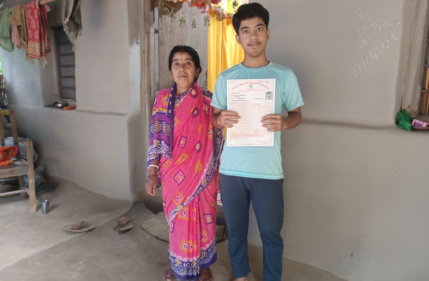 দারিদ্র্যকে হার মানিয়ে উচ্চ মাধ্যমিকে রাজ্যে অষ্টম রাহুল, শিক্ষক হওয়ার স্বপ্নপূরণে মুখ্যমন্ত্রীর সহায়তা কামনা