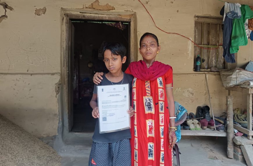 দিব্যাঙ্গ সন্তানের ভাতার দাবিতে সরকারের দ্বারস্থ দিনমজুর পরিবার