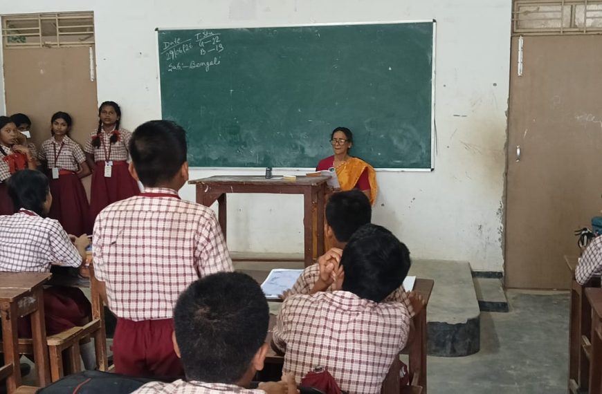অবসরের ১৪ বছর পরও বিনা পারিশ্রমিকে পাঠদান, শিক্ষিকা প্রতিমা পালের অনন্য দৃষ্টান্ত