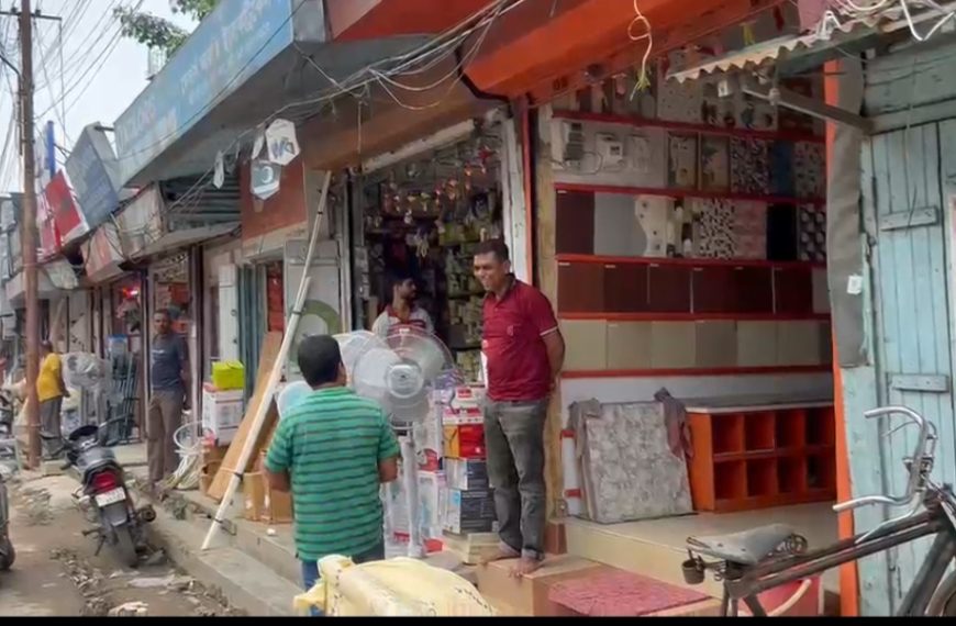 হঠাৎ দোকান সরানোর নির্দেশ, ক্ষুব্ধ ও উদ্বিগ্ন ব্যবসায়ীরা
