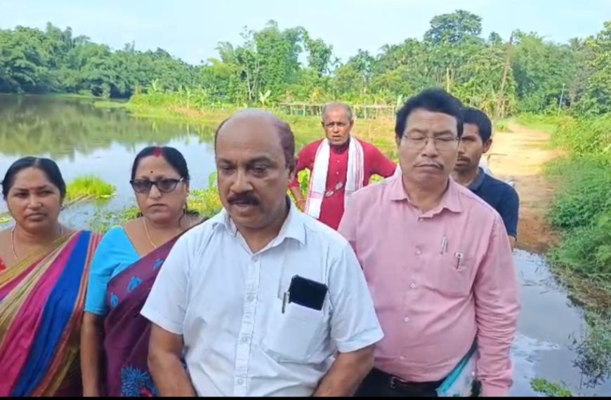 ৩২ লক্ষ টাকার জলাশয় সংস্কার প্রকল্পে দুর্নীতির অভিযোগ, সরেজমিনে পরিদর্শনে মৎস্য দপ্তর