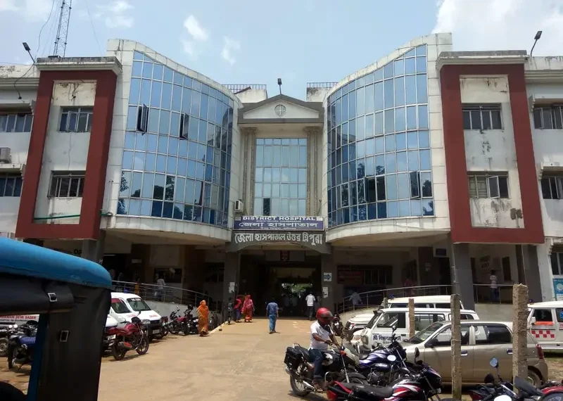 ধর্মনগর জেলা হাসপাতালে স্বাস্থ্য পরিষেবা খতিয়ে দেখতে আকস্মিক পরিদর্শনে স্বাস্থ্য সচিব কিরণ গিত্তে