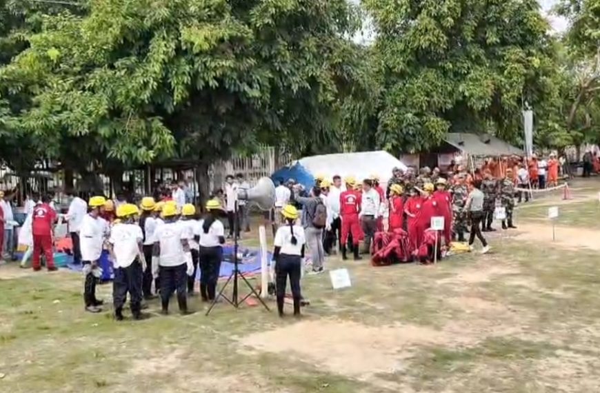 উমাকান্ত একাডেমিতে বিপর্যয় মোকাবিলা বিষয়ক মহড়া অনুষ্ঠিত