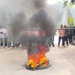 (Update) ৭২ ঘণ্টার সড়ক-রেল অবরোধে বিপর্যস্ত জনজীবন, শান্তিচুক্তির প্রতিশ্রুতি বাস্তবায়নের দাবিতে আন্দোলনে আত্মসমর্পণকারী জঙ্গিরা