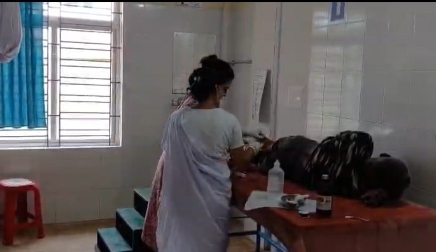 ভাল্লুকের হামলায় গুরুতর জখম বৃদ্ধ, বনদপ্তরের ভূমিকা নিয়ে ক্ষোভ গ্রামবাসীদের