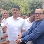 মাটি ধসে দুই যুবকের মৃত্যু: শোকসন্তপ্ত পরিবারকে ৪ লক্ষ টাকা করে সহায়তা, হাসপাতালে মন্ত্রীর সমবেদনা