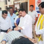 গোমতী দুগ্ধ উৎপাদক সমবায়ের রক্তদান শিবিরে ৫০ জনের রক্তদান, অংশ নিলেন মেয়র দীপক মজুমদার