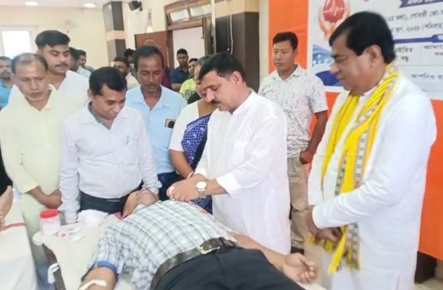 গোমতী দুগ্ধ উৎপাদক সমবায়ের রক্তদান শিবিরে ৫০ জনের রক্তদান, অংশ নিলেন মেয়র দীপক মজুমদার