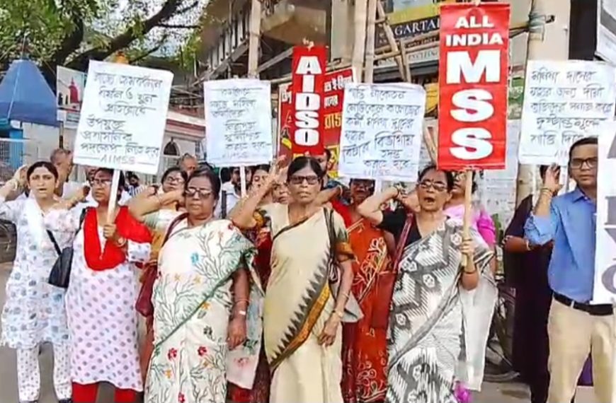 শান্তিনিকেতন মেডিক্যাল কলেজে যুবতীর রহস্যমৃত্যুর প্রতিবাদে এআইডিএসও-র বিক্ষোভ, বিচার বিভাগীয় তদন্তের দাবি