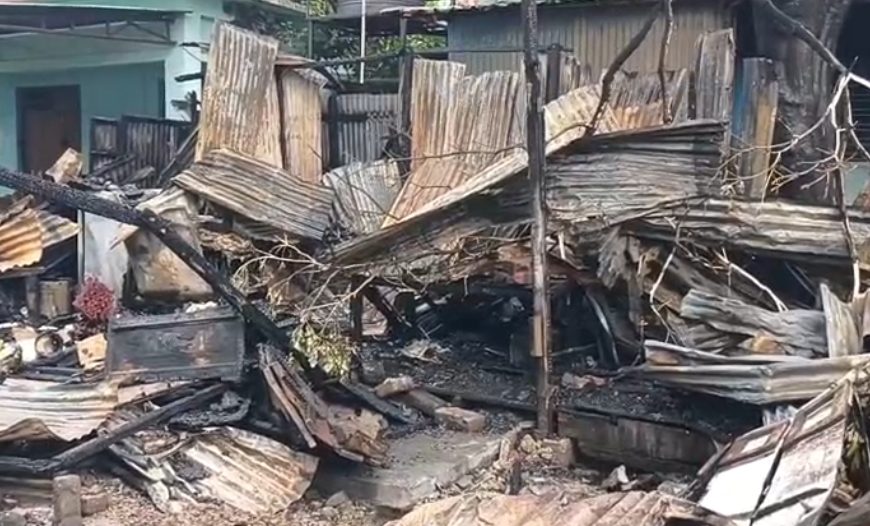 আগরতলা আদালত চত্বরে ভয়াবহ অগ্নিকাণ্ড, পুড়ে ছাই একাধিক দোকান ও ক্লাব