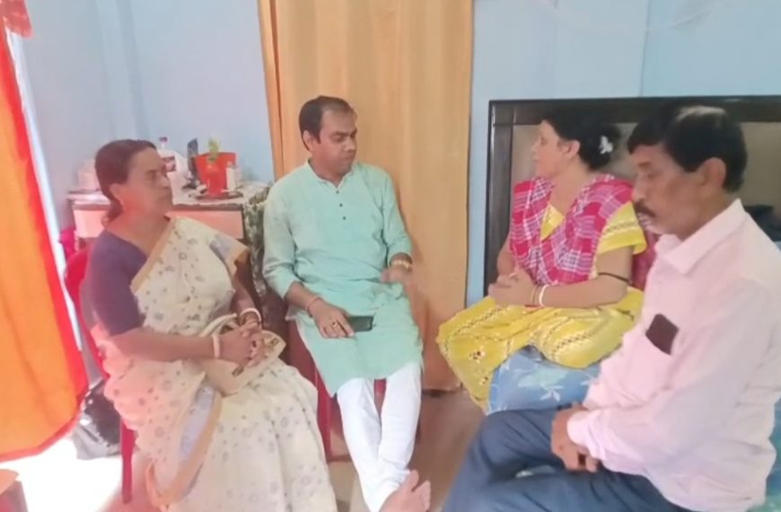 মুখ্যমন্ত্রীর হস্তক্ষেপে বাংলাদেশ থেকে উদ্ধার অপহৃত স্কুলছাত্রী, পরিবারের হাতে তুলে দিল পুলিশ