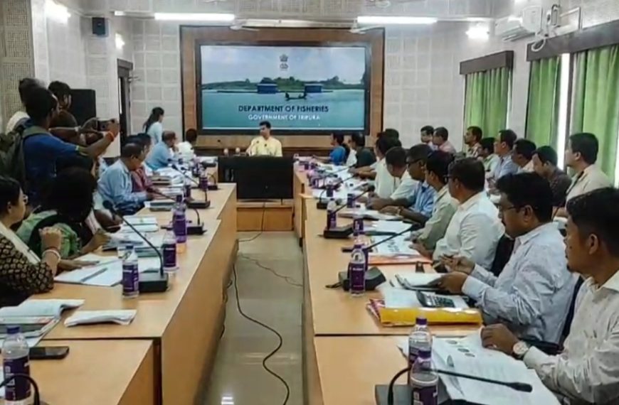 মৎস্য উৎপাদনে উল্লেখযোগ্য বৃদ্ধি, পর্যালোচনা বৈঠকে সন্তোষ প্রকাশ মন্ত্রী সুধাংশু দাসের