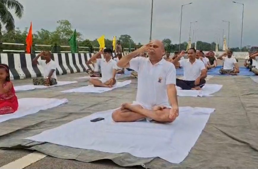 মৈত্রী সেতুর উপর আন্তর্জাতিক যোগ দিবস উদযাপন, অংশ নিল বিএসএফ জওয়ানরা