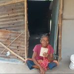 বৃদ্ধভাতার আবেদন নিয়ে মুখ্যমন্ত্রীর দ্বারস্থ হওয়ার আর্জি অসহায় স্বামীহারা জনজাতি বৃদ্ধার